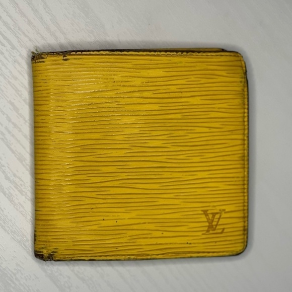 Louis Vuitton Men’s Bi-Fold Wallet Yellow Epi Leather - Picture 1 of 10